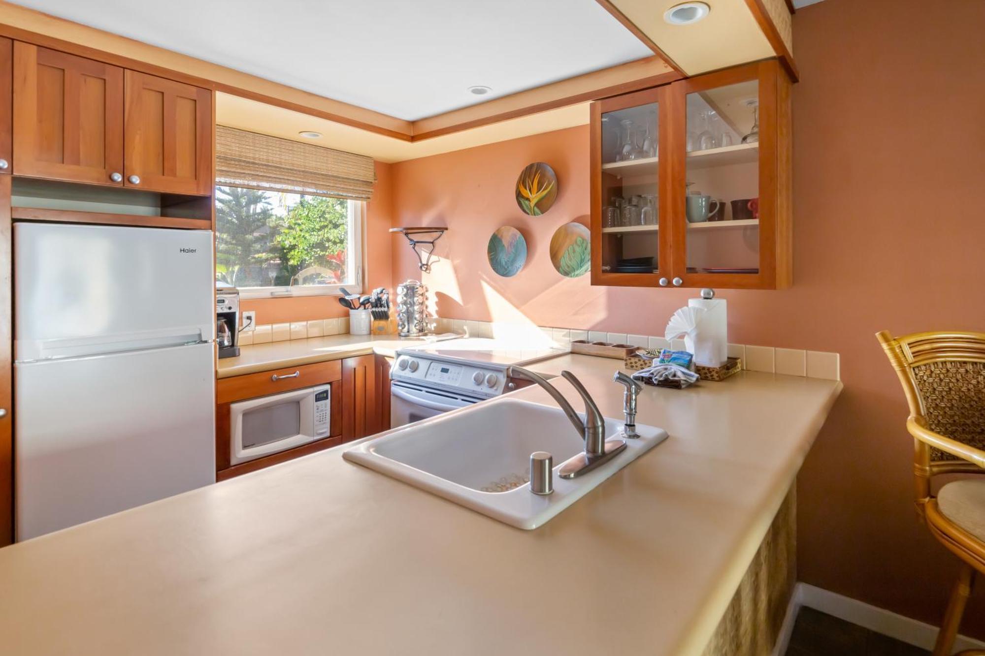 Bamboo Suite, 1 Bedroom, Sleeps 4, Pool & Bbq, Pre-Renovation Summer Sale Kihei Eksteriør bilde